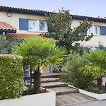 Kyriad Saint Emilion מלון