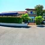 Kyriad Saint Emilion מלון
