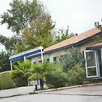 Kyriad Saint Emilion 3* ליבורן