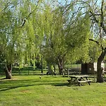 מלון Kyriad Saint Emilion