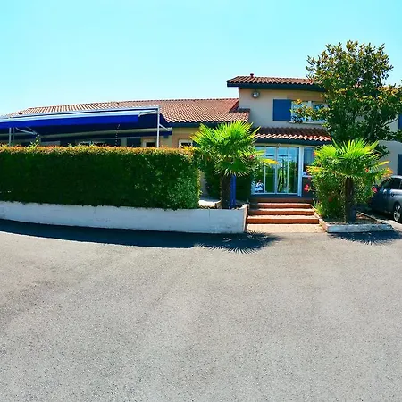 Kyriad Saint Emilion מלון