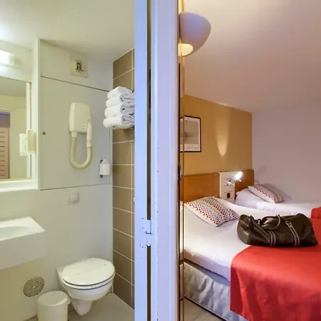 Отель Kyriad Saint Emilion