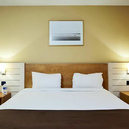 Kyriad Saint Emilion Hotel 3*