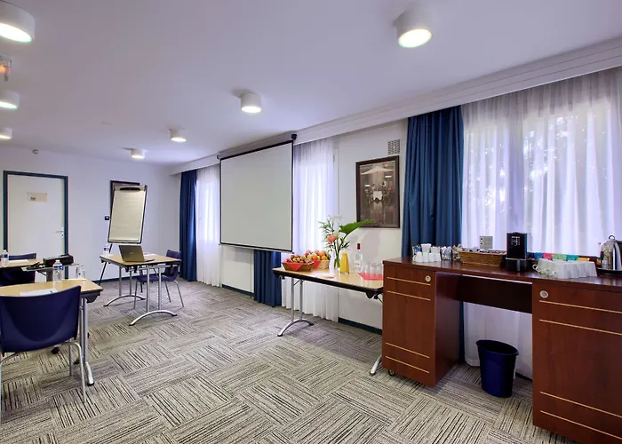 Kyriad Saint Emilion Hotel 3*